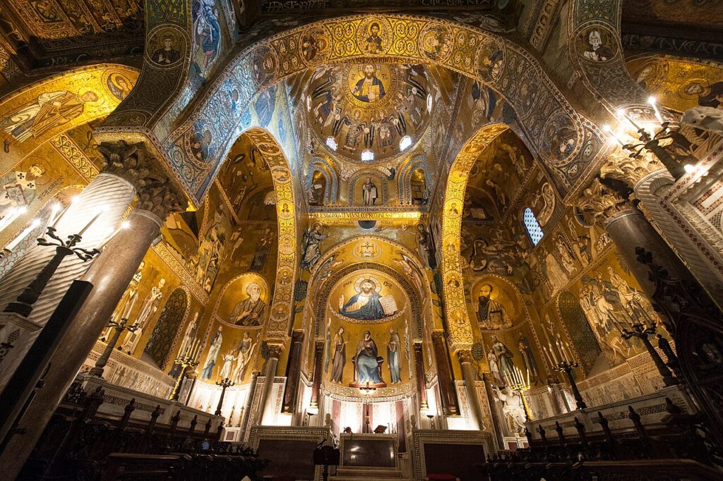 LA CUPOLA DORA DELLA CAPPELLA PALATINA LA CUPOLA DELLA CAPPELLA PALATINA A PALERMO