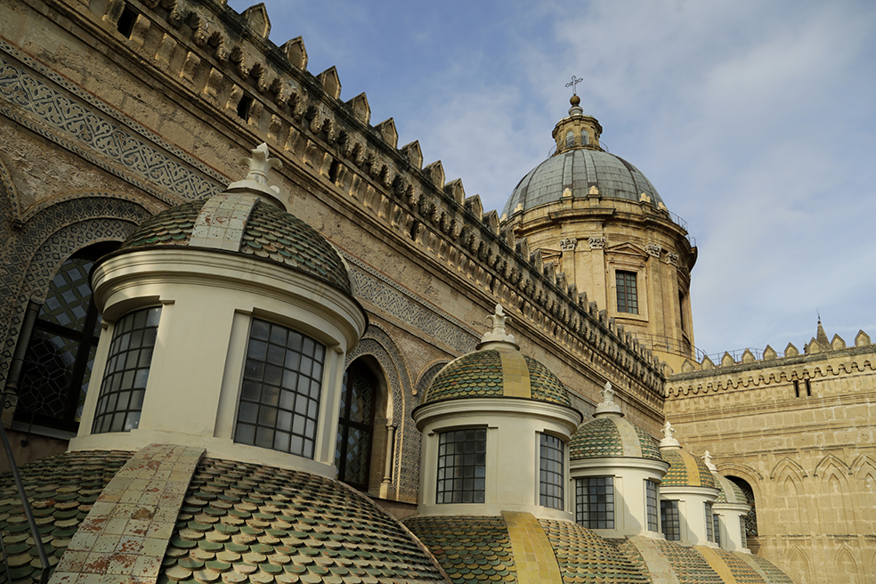 LE CUPOLE DEL CORTILE INTERNO DELLA TERRAZZA DELLA CATTEDRALE DI PALERMO