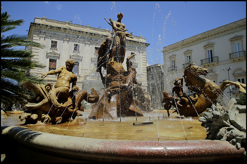 LA FONTANA DI DIANA A SIRACUSA